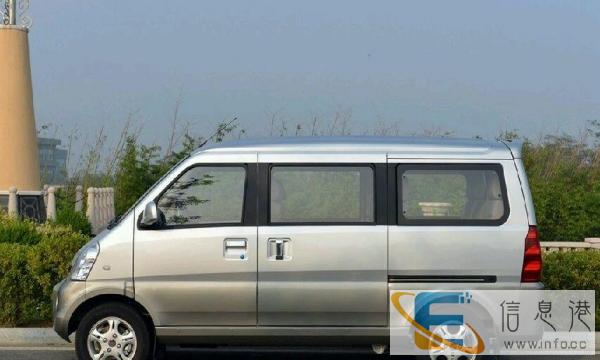 七座五菱荣光面包车连人带车出租