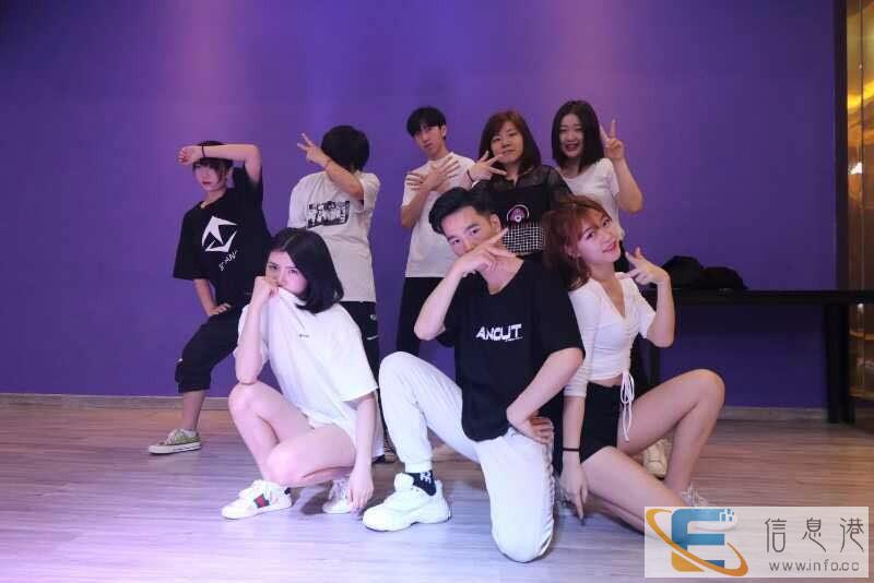 信阳一般舞蹈教练班培训费需要多少,信阳成人舞蹈培训多少钱一年