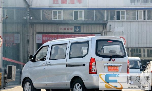 八座豪华面包车带司机，拉客，拉货