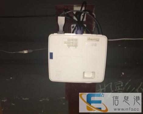 投影仪两台,九成新 见钱甩