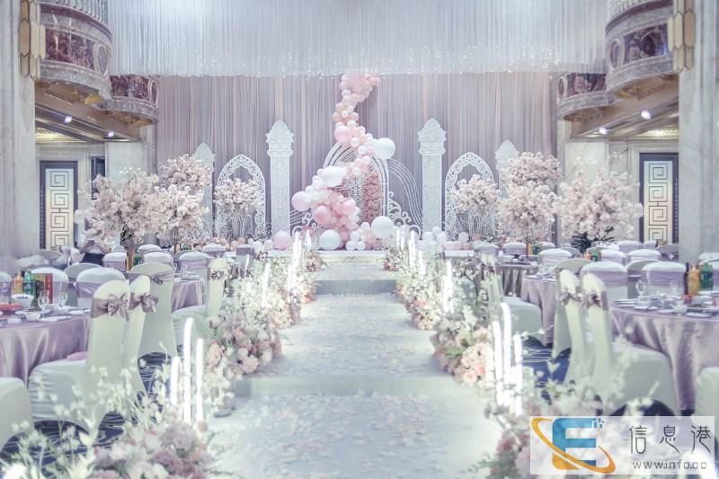 资阳发展强劲的发布会主持人笑颜常开好运常伴 资阳发展强劲的发布会主持人笑颜常开好运常伴