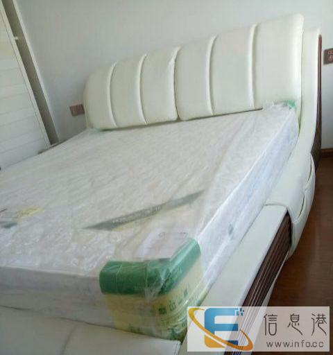 低价转让林氏木业全新1.8米真皮大床 天然乳胶床垫