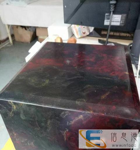 鸡血玉大章摆件