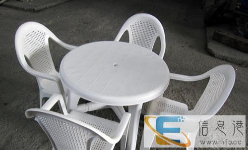 20全新的套啤酒桌椅低价转让