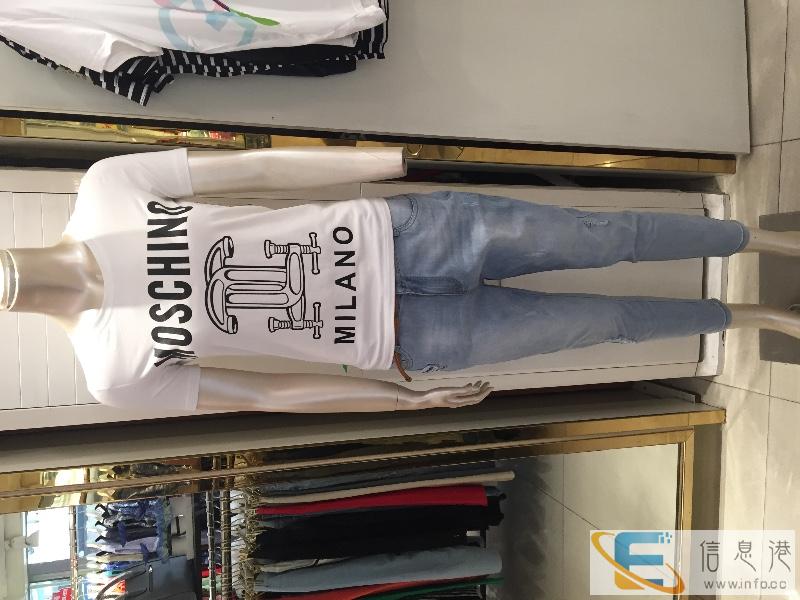 服装店转让,店内模特特价清货
