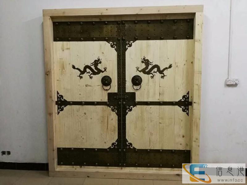 定做复古四合院大门 榆木中式古典农庄门 热买松木大门