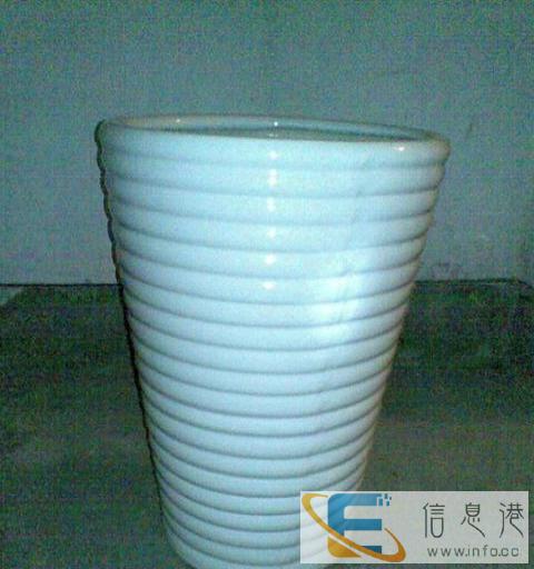 出售九成新古典蓝色花纹花瓶35元/只