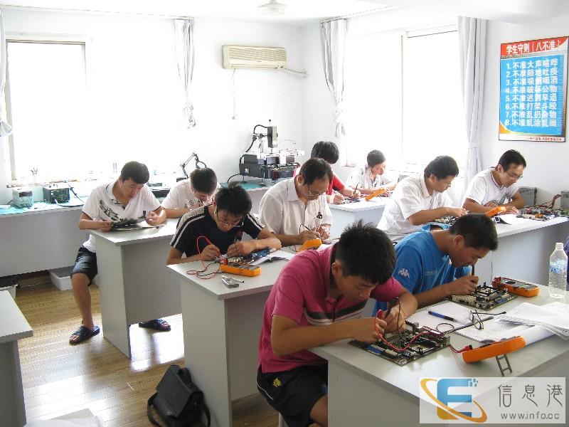 青岛华强电脑手机维修培训学校 二十年老校值得信赖
