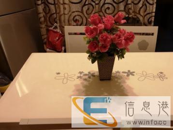 出售白色成品衣柜和白色大理石餐桌