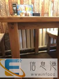 1个实木餐桌、2个双人餐椅