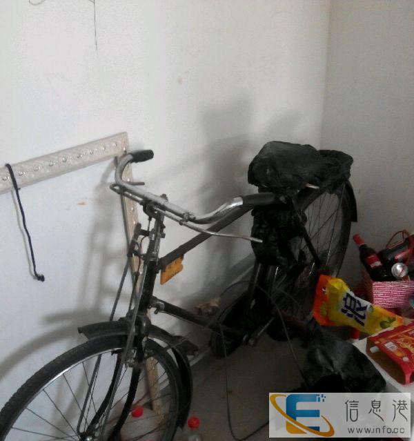 二八式的加重自行车原是老人上下班骑的己多年不