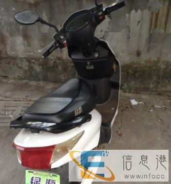 白色绿源电动车