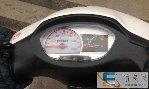 宗申125踏板摩托车
