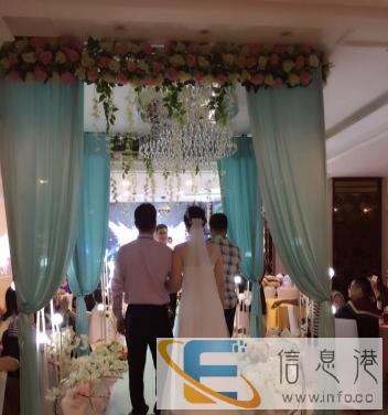 转让婚纱,头纱,敬酒服,胸贴等等