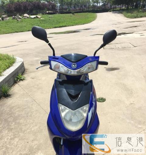 9成新讯鹰燃油踏板摩托车