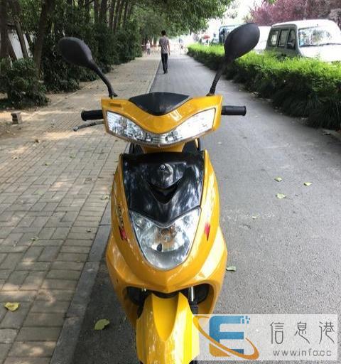 9.5成新燃油摩托车踏板车助力车 9.5成新燃油摩托车踏板车助力车