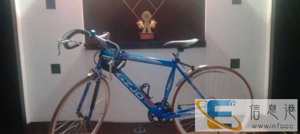 公路拉风大轮跑车