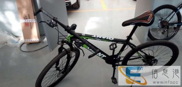 一辆山地自行车低价出售