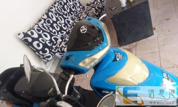 电动代步踏板车