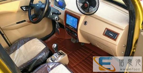 新款铁壳电动四轮车油电两用老年代步车