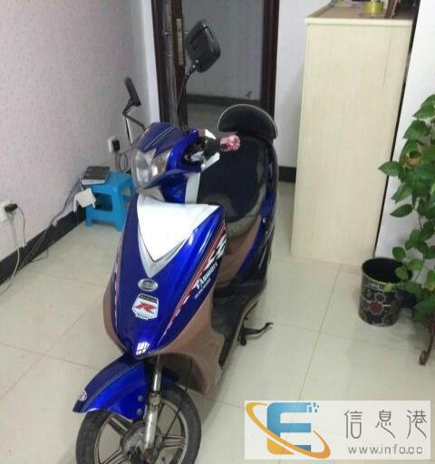 急转宝蓝色踏板电动车一辆,成色新电池好