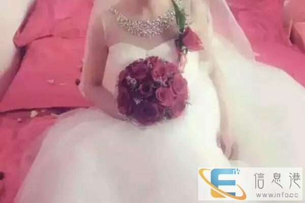 自用婚纱转让,简单大方,已洗干净