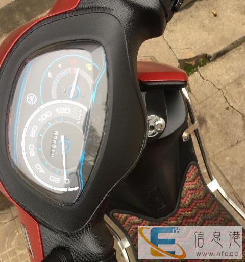 崭新轻便踏板摩托车