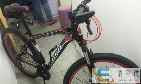 低价转让26寸微转超轻山地车双碟刹带前震加粗加大轮胎黑红色