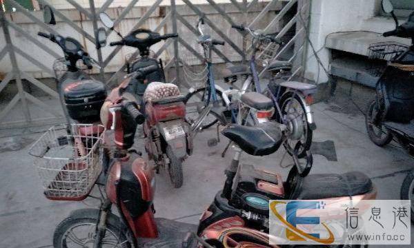 3台旧的小款电动车出售 能跑20公里每个500出售