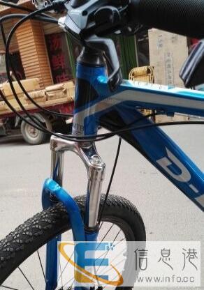 铝合金车架21速双碟刹山地自行车