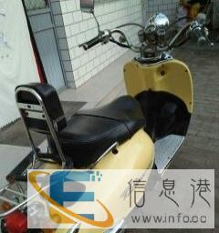 吉利金刚 一款迷你大踏板摩托车,车子很展 要的速度