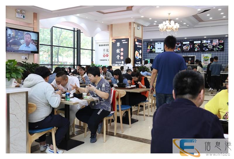 西安犟龙骨排骨米饭,中国人口味的快餐