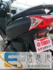 雅马哈国四赛鹰摩托车