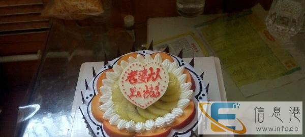 一个蛋糕到家 可定制各种婚庆蛋糕