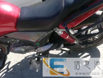 钱江龙150摩托车