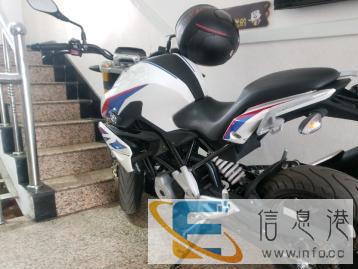 宝马310R摩托车