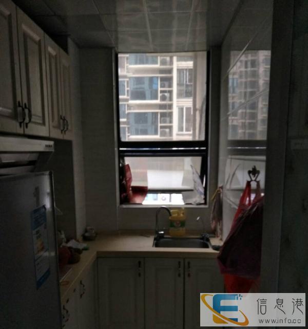 龙泉名邸精装修单身公寓一房一厅低价出租1500一个月