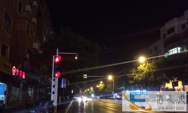 国庆北路临街门面，宜网吧、工作室、休息厅540平急出售