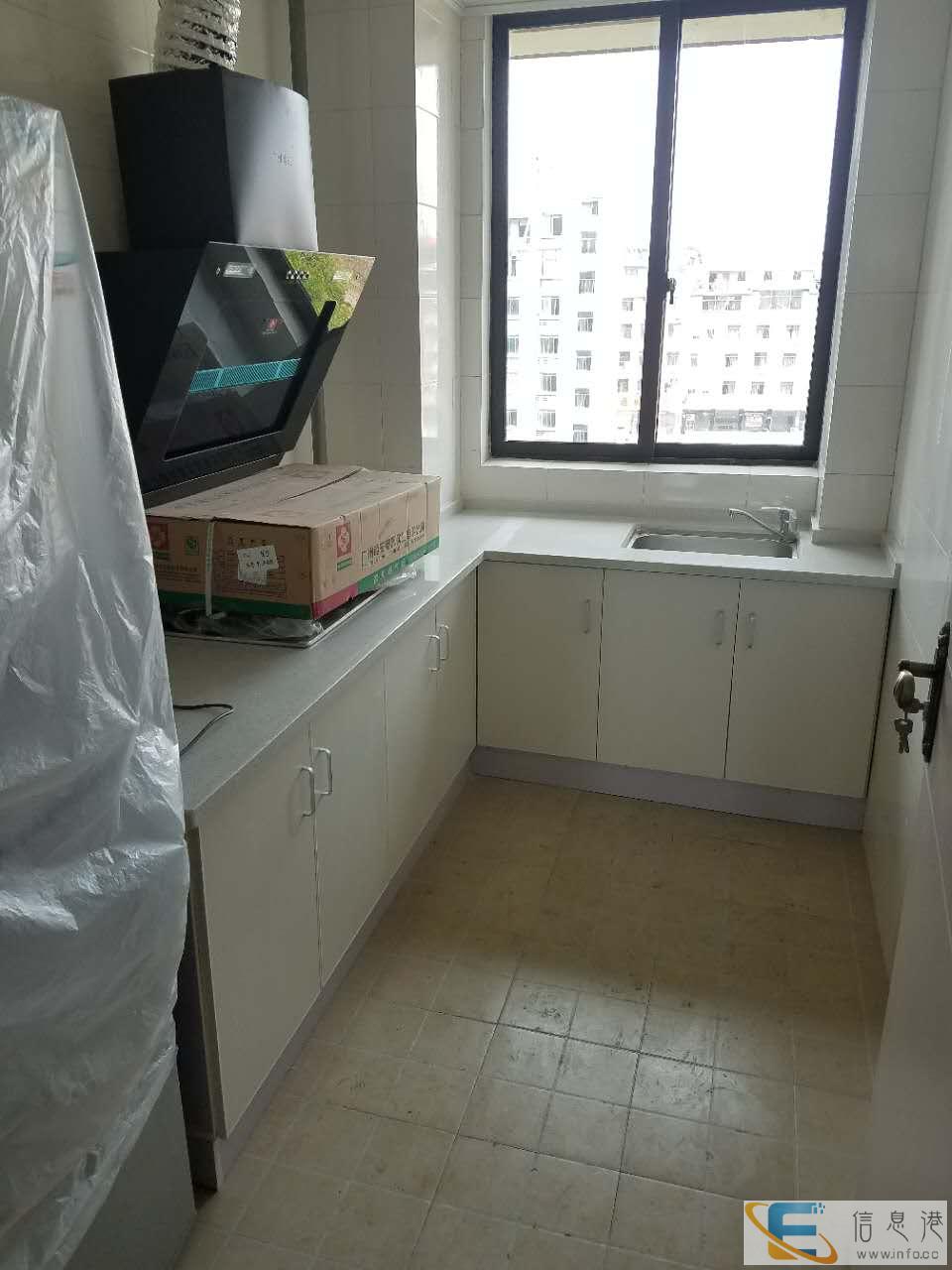 悦府江南 2800元 2室1厅1卫 精装修,超值,随