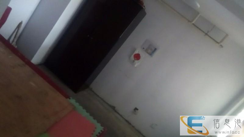 出租2室1厅2卫面积为136平米1800元/月边检，保税区，