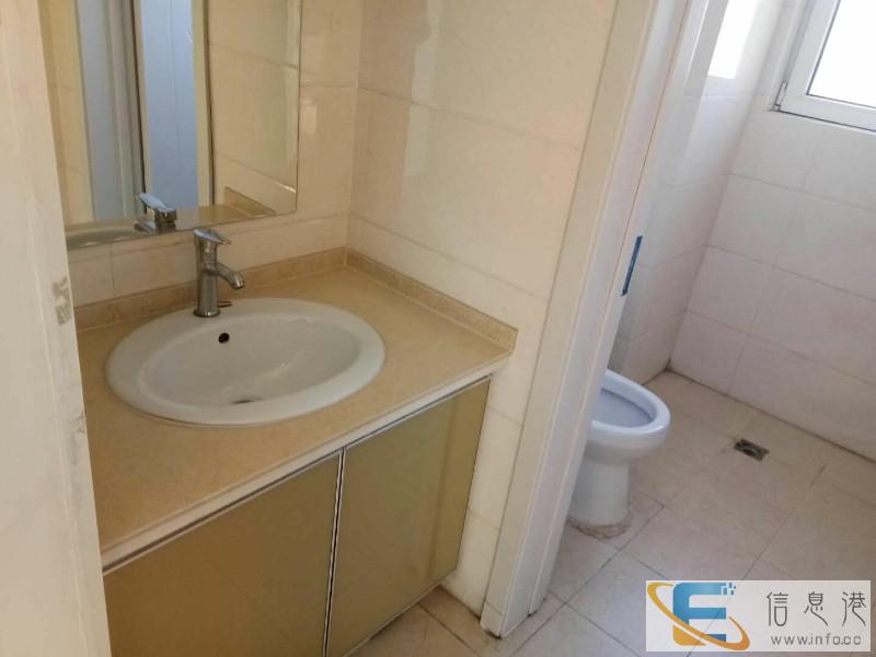 城阳 世茂公园美地 4室 2厅 140平米 整租