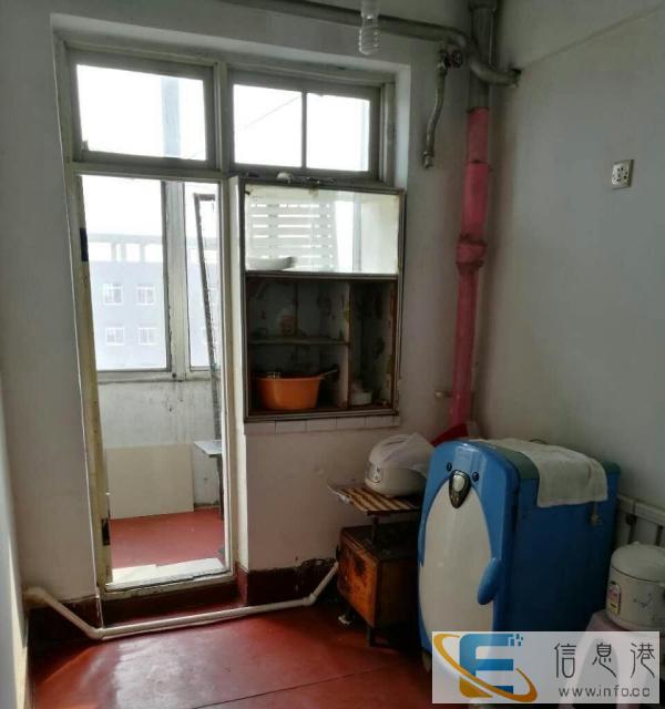 大商新玛特华联附近5楼 1室1厅1平米 简单装修 半年付押一