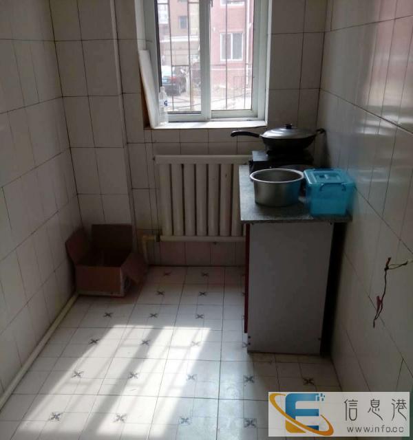 红海E区 1室 中等装修 年付4500