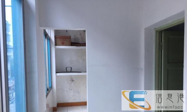资阳马良菜市场旁 3室2厅138平米 简单装修 半年付